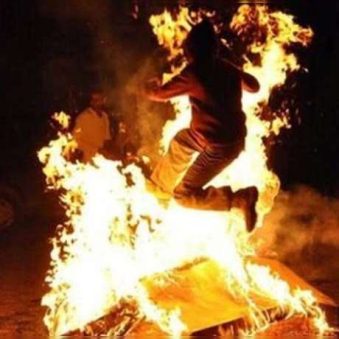 دانلود آهنگ جدید  شب چهارشنبه سوری تق تق قاشق زنیه